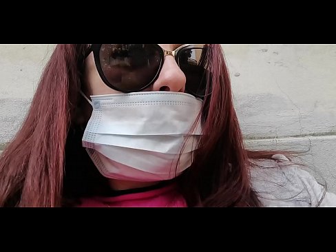 ❤️ Nicoletta se răzbună pe vecinul ei și face pipi în garajul lui (Special Covid19 Carantină italiană) ️  at us